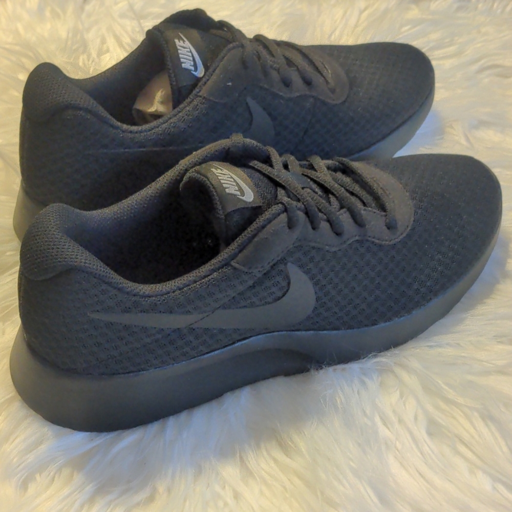Nike Women's Tanjun Black On Black Sneakers